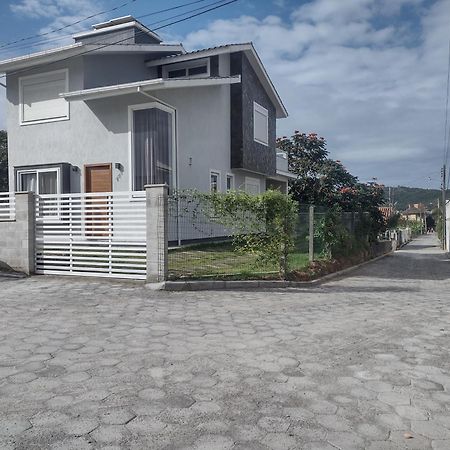 Casa Nova Confortavel E Aconchegante Гаропаба Екстериор снимка